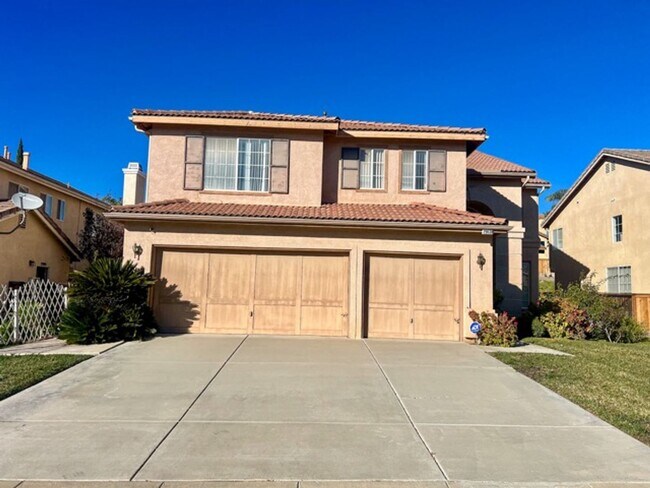 Foto del edificio - Large 4 bedroom Murrieta home with a loft ...