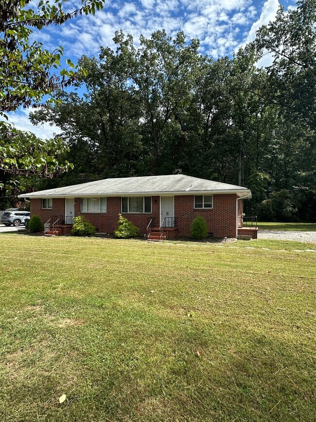 Building Photo - 1512 Happy Valley Rd