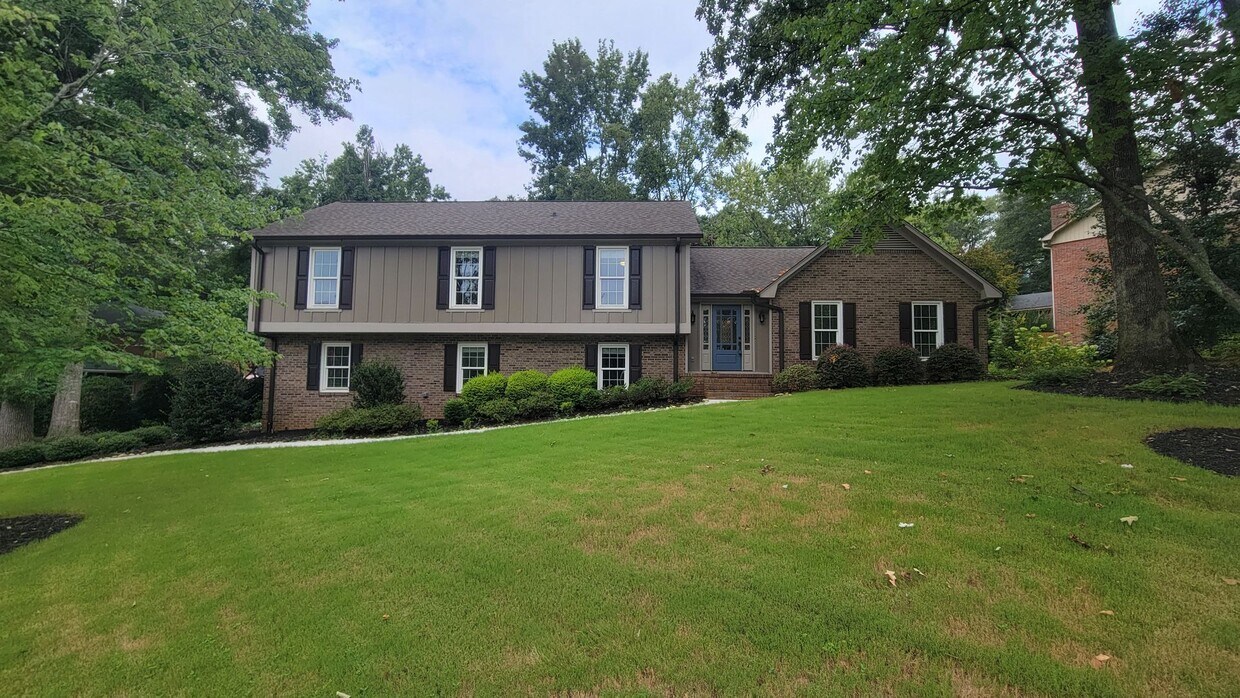 4 bed, 2.5 Bath Home Available in Sugar Creek - 4 bed, 2.5 Bath Home Available in Sugar Creek