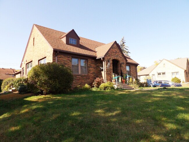 Foto del edificio - Cozy 2 Bedroom 1 Bathroom in S. Minneapolis