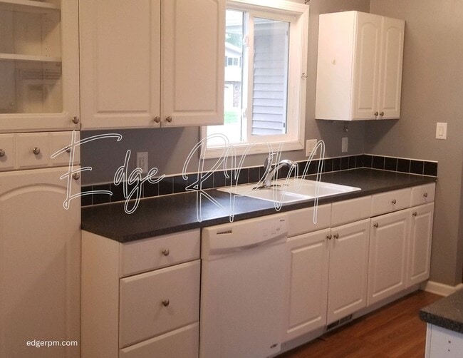 Foto del edificio - Now leasing for May 2026! Four Bed/One Bath