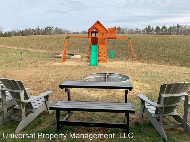 Building Photo - 4 br, 3.5 bath House - 65 Chestnut Pond Rd