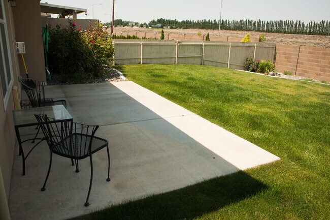 Foto del edificio - 4 Bedroom Townhome in South Richland