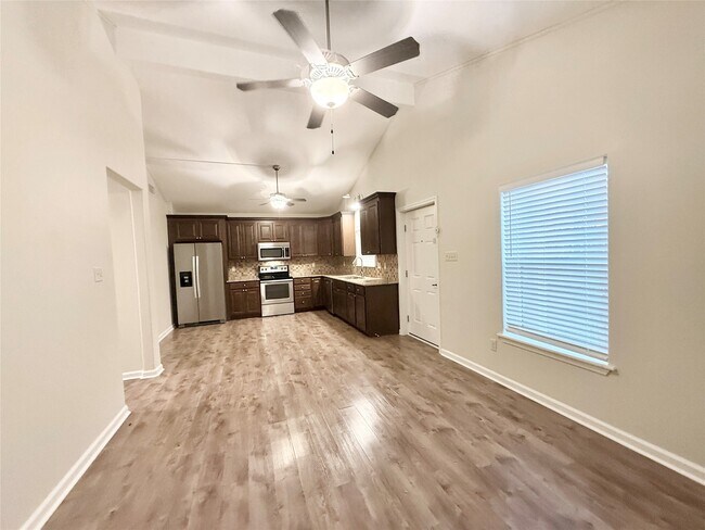 Foto del edificio - 140 Huisache St