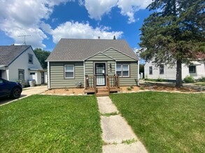 Building Photo - 5612 W Carmen Ave