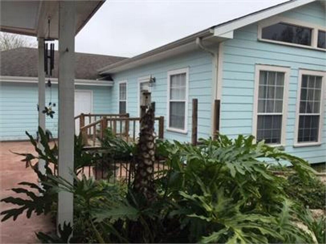 Primary Photo - 1 Bedroom 1 bath home for lease