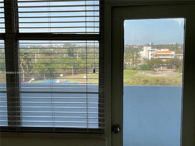 Foto del edificio - 7441 Wayne Ave