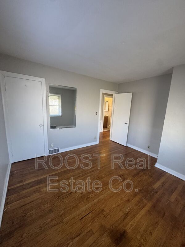 Foto del edificio - 1944 Victoria Ave