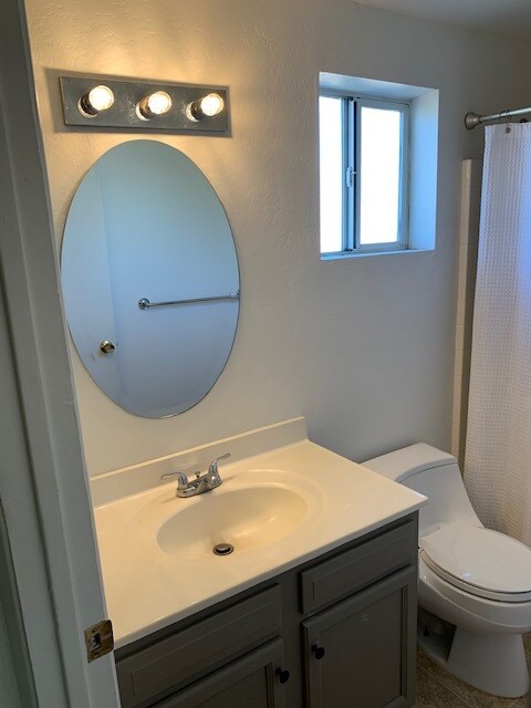 Bathroom - 178 W Coolidge St