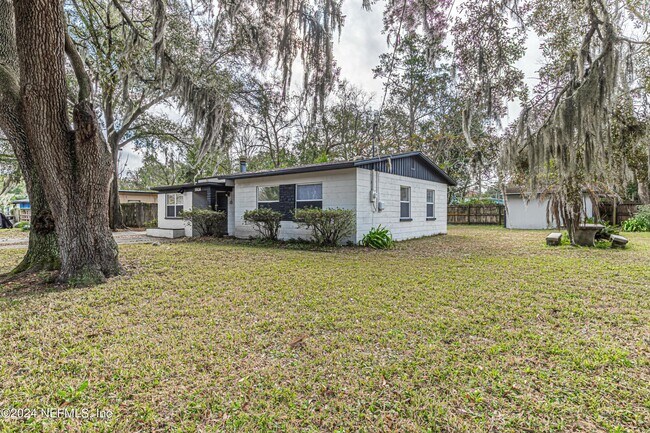 Building Photo - 5926 Oaklane Dr