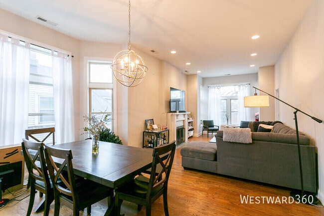 Building Photo - 3127 N Racine Ave