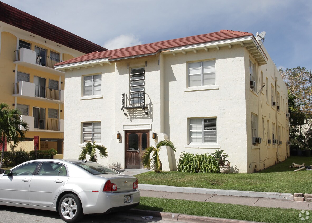 Building Photo - 123 Menores Ave