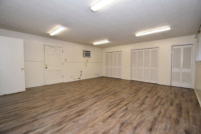 Foto del edificio - Studio Apartment with Large Yard