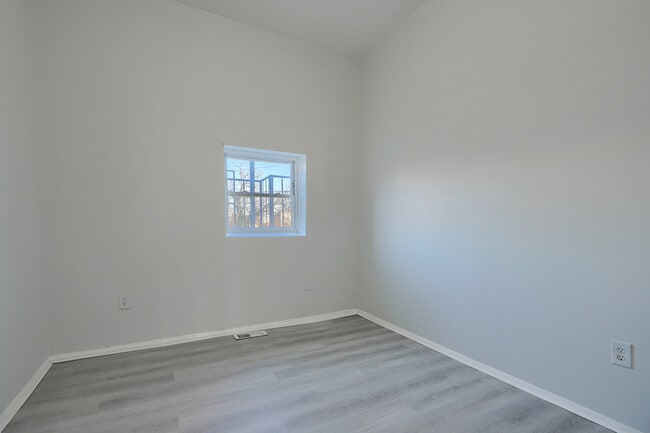 Building Photo - 800 N Fulton Ave