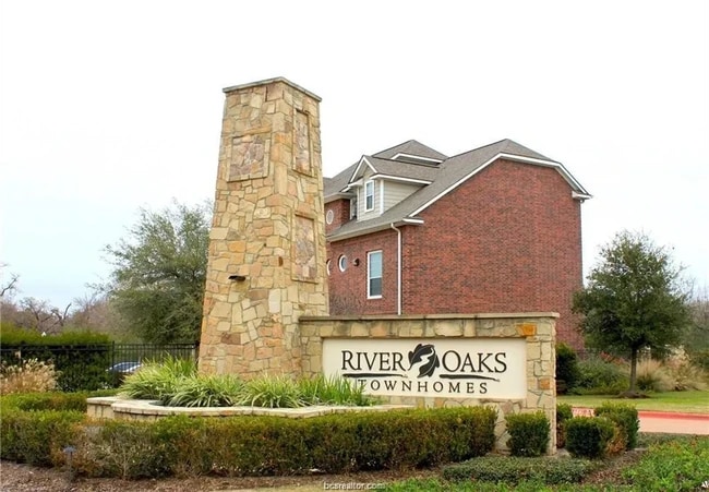 Building Photo - 305 Holleman Dr E