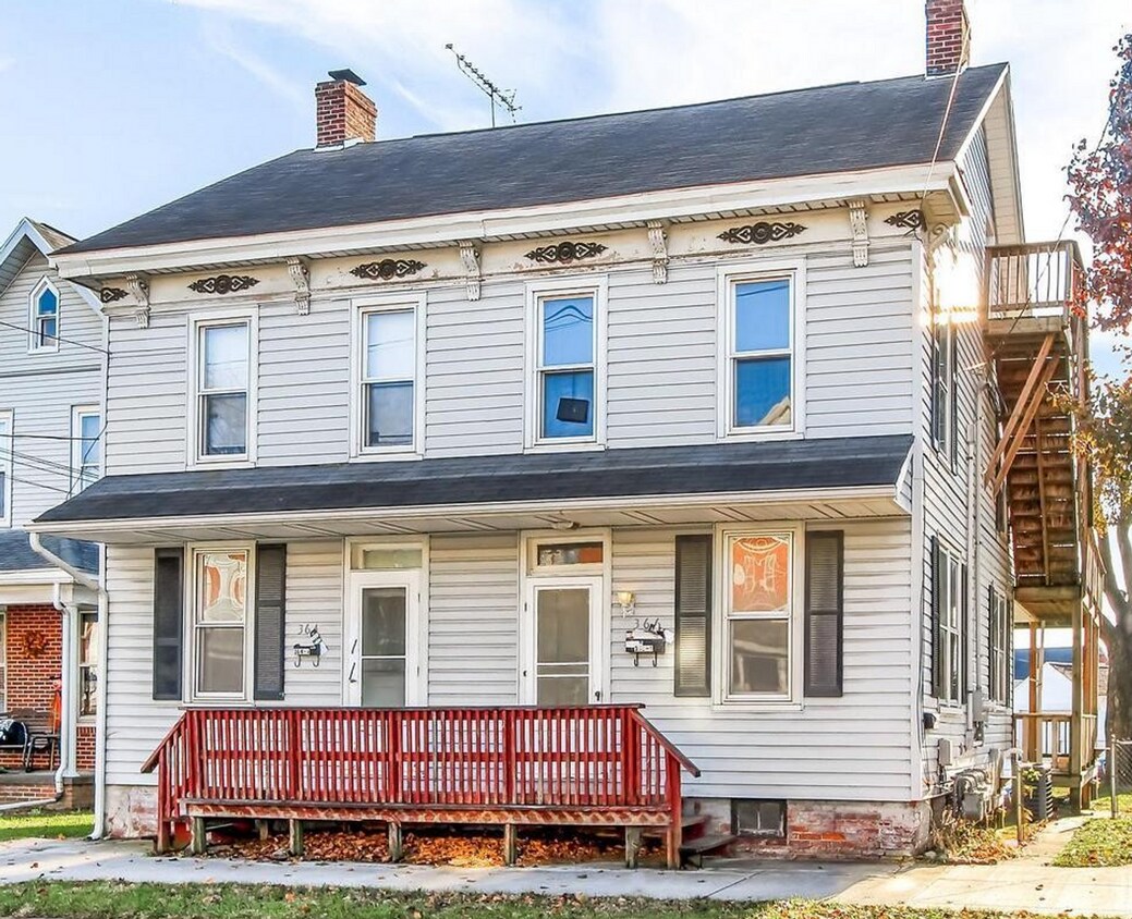 364 High St Unit 364 High Street Apt 1, Hanover, PA 17331 Room for
