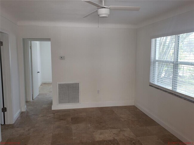 Building Photo - 218 81st Ave N