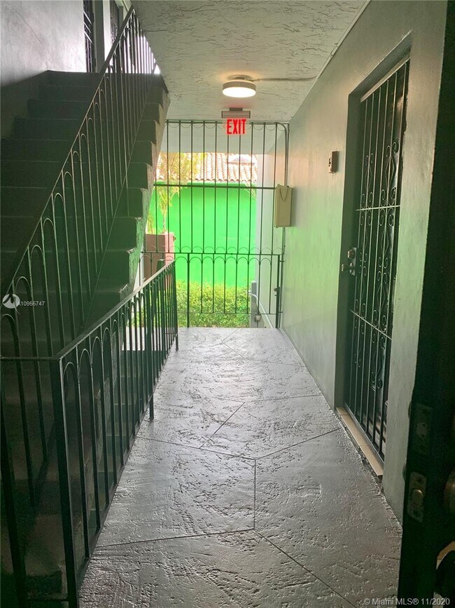 Foto del edificio - 6580 W Flagler St