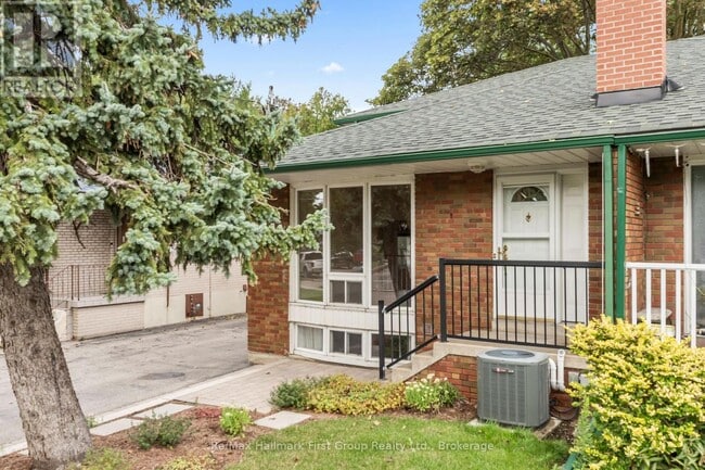 Building Photo - 121 Roywood Dr