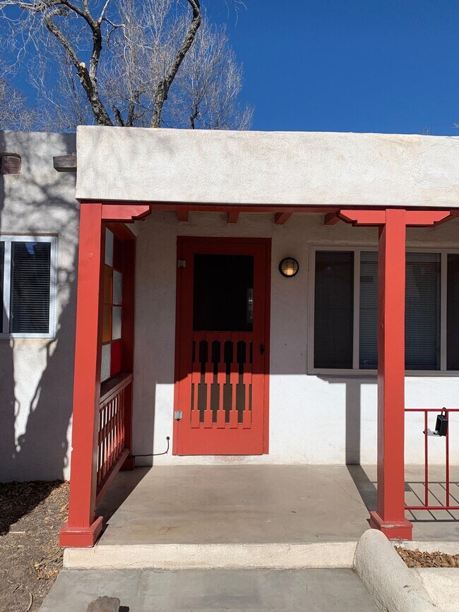 Building Photo - 421 Harvard Dr SE