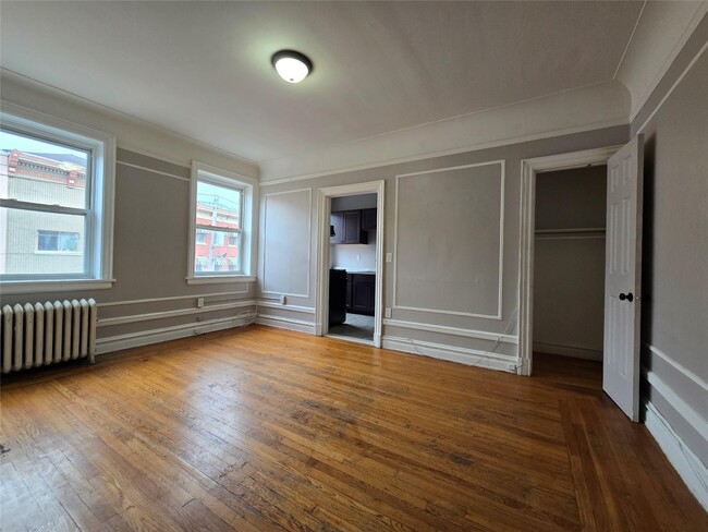 Building Photo - 3 E Main St