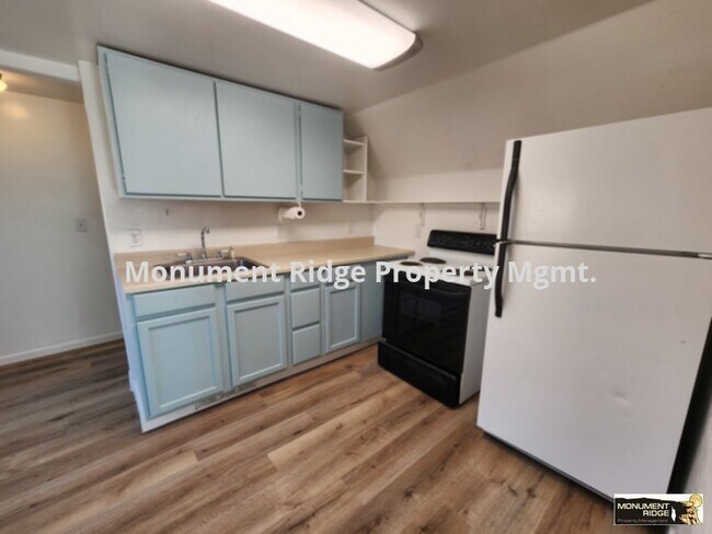 Building Photo - Available Now!  Cute 2nd Story One Bed One...