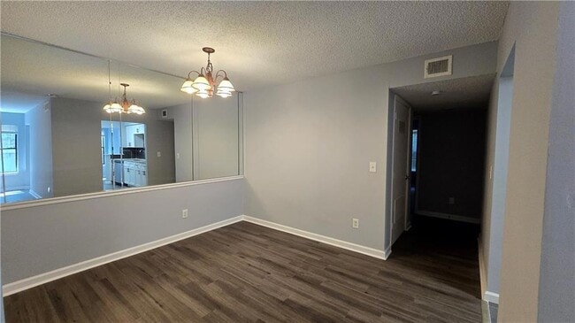 Building Photo - 1502 Huntingdon Chase