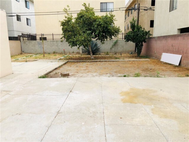 Foto del edificio - 11448 Freeman Ave
