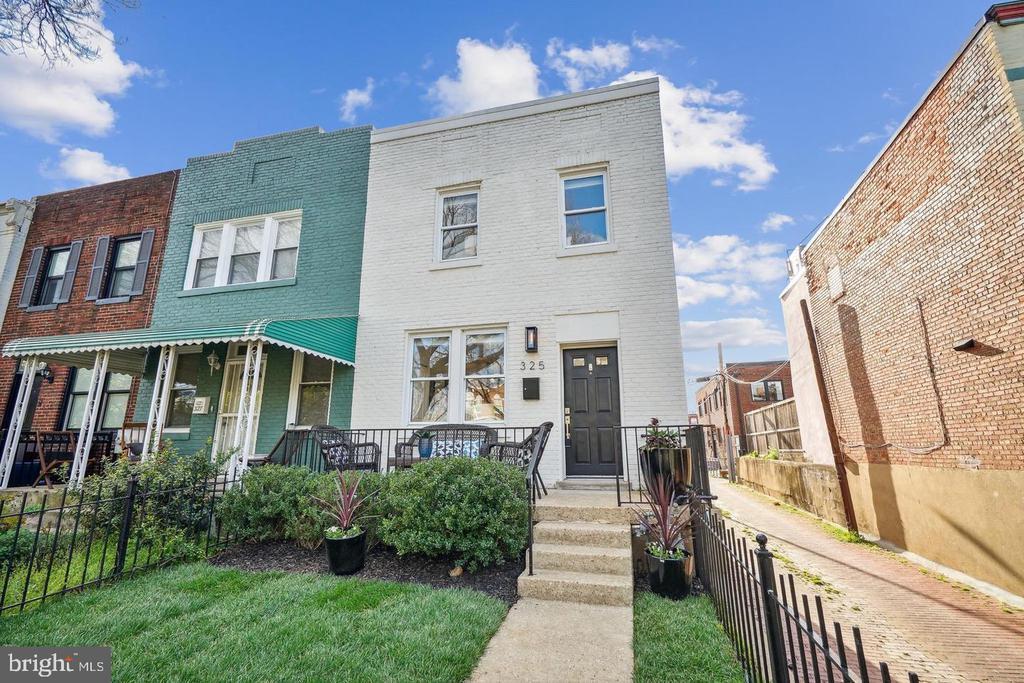 Foto principal - 325 17th St SE
