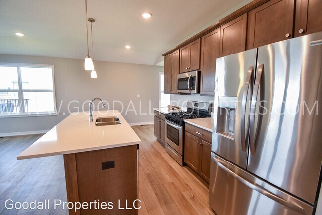 Building Photo - 3 br, 3 bath House - 1100 NW Yorktown Dr