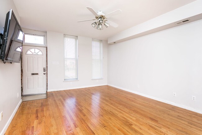 Foto del edificio - 1023 S Hanover St