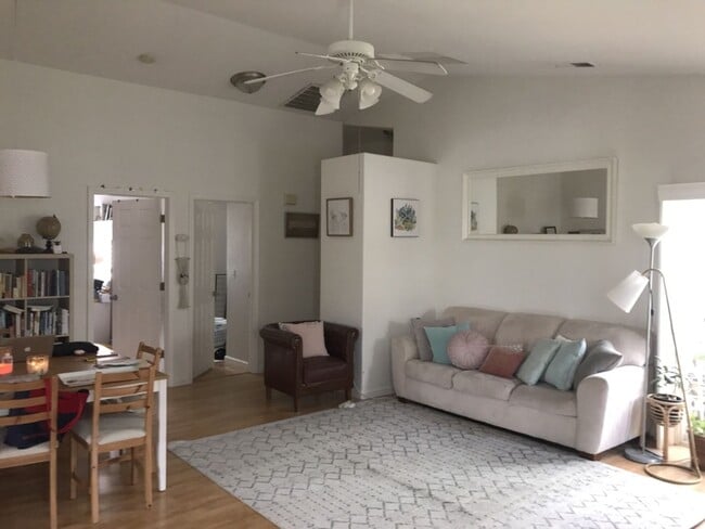 Building Photo - Fantastic East Davis 3 bedroom available f...