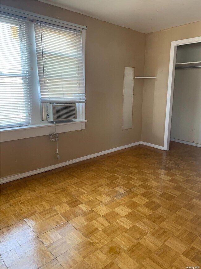 Foto del edificio - 912 E 89th St