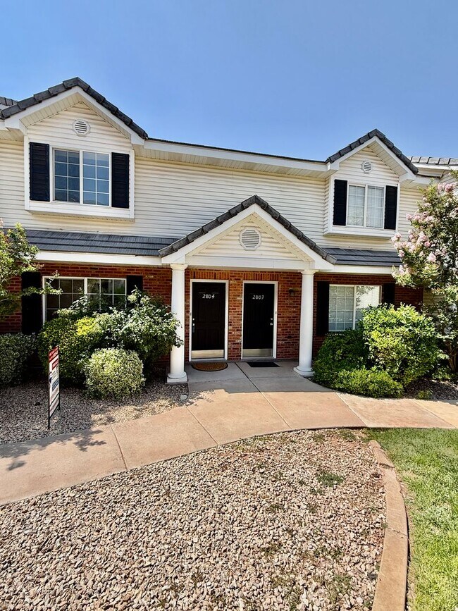Foto del edificio - Redone Lexington Hills Townhome