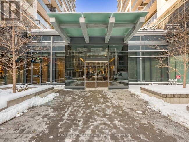 Building Photo - 1030 King St W