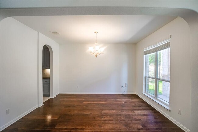 Building Photo - 401 Ridgetop Bend