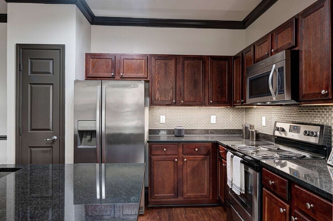 Foto principal - Save $500 and Get Your Fees Back at Move-In!
