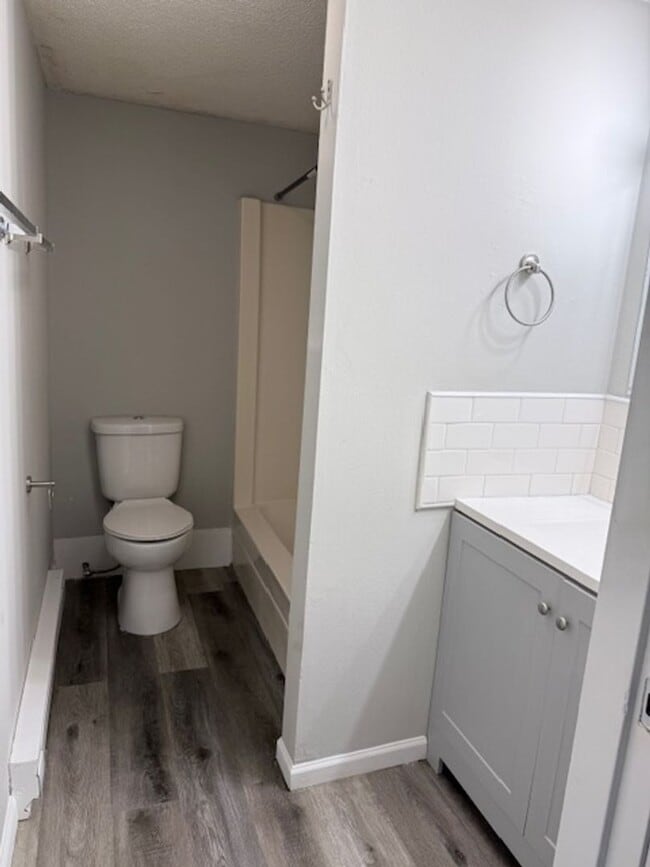 Building Photo - 6002 N Kent Dr