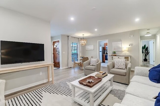 Building Photo - 2BD/2BA Town Home Mount Pleasant Fully Furnished - Available May 1st, 2026 LEASE TERM NEGOTIABLE