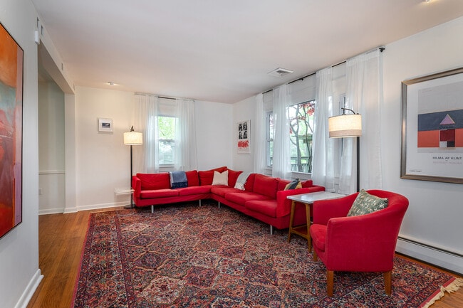 Building Photo - 17 Rhynus Rd