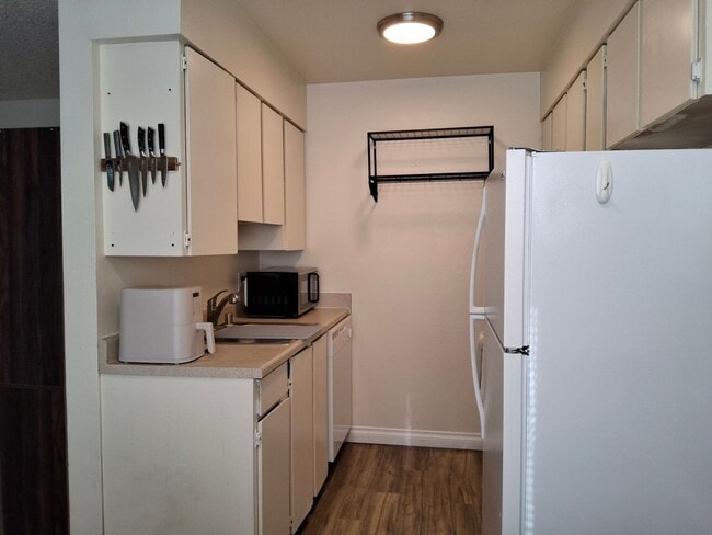 Building Photo - 3061 Lois Dr
