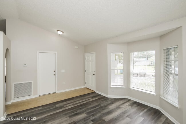 Foto del edificio - 933 Carver Rd SE