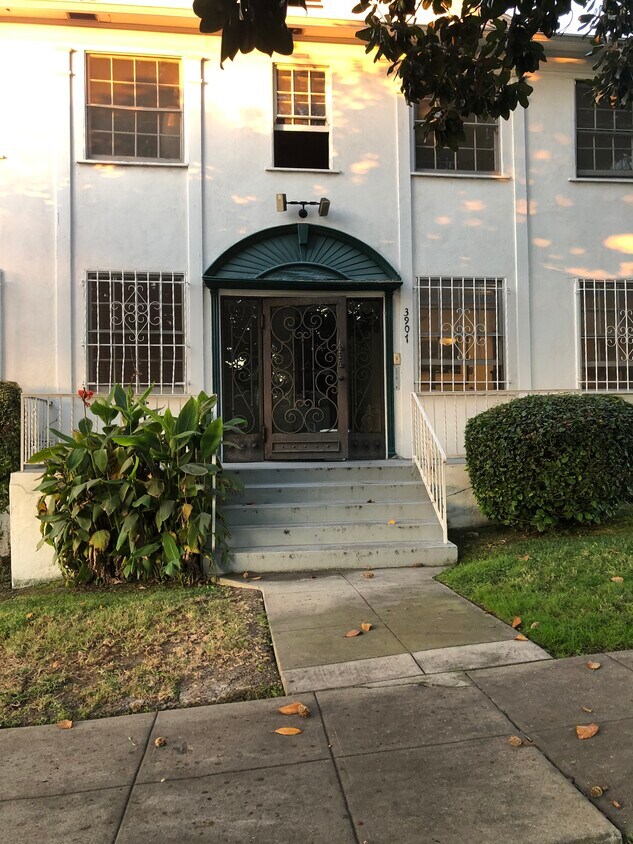 Primary Photo - 3907 Marathon St