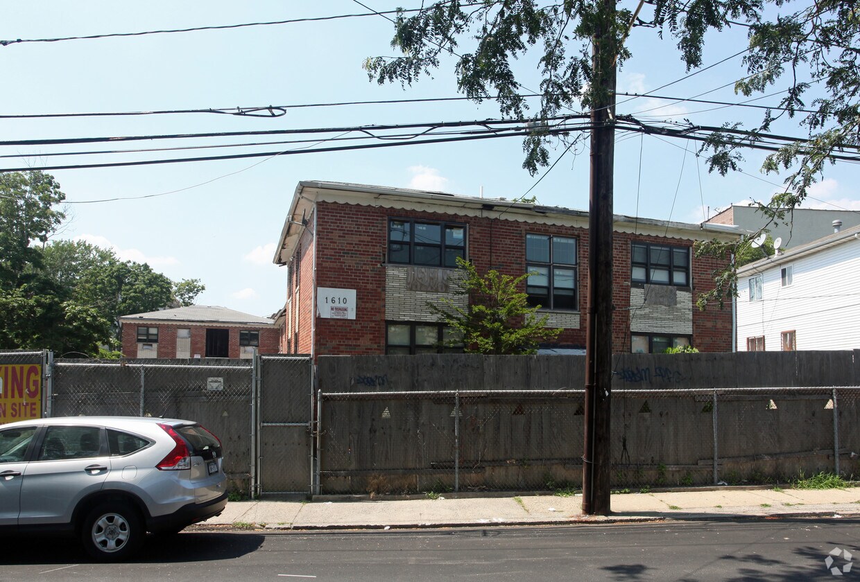 Primary Photo - 16-10 Caffrey Ave