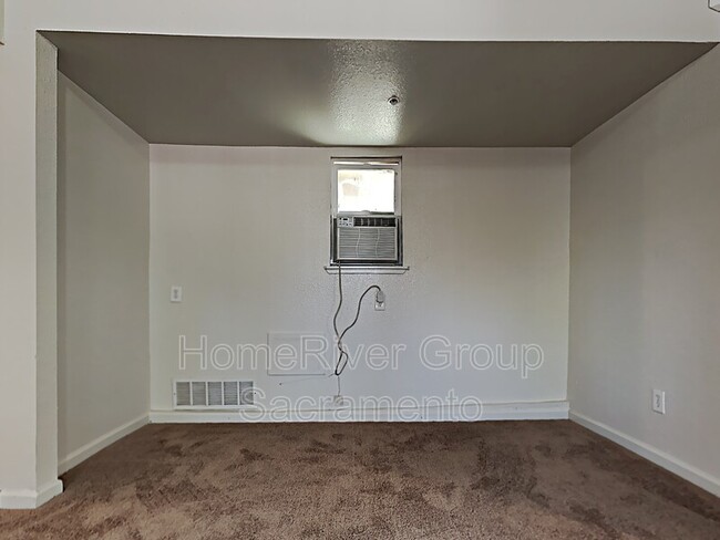 Building Photo - 4624 14th Ave