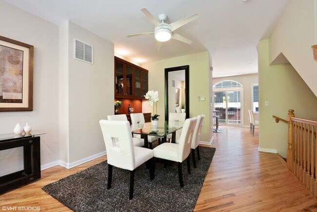 Foto del edificio - 321 E 17th St