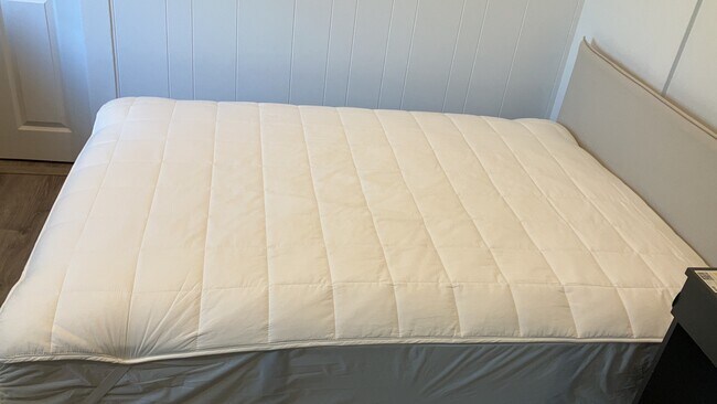 cama nueva y colchón nuevo - 2329 Parker St