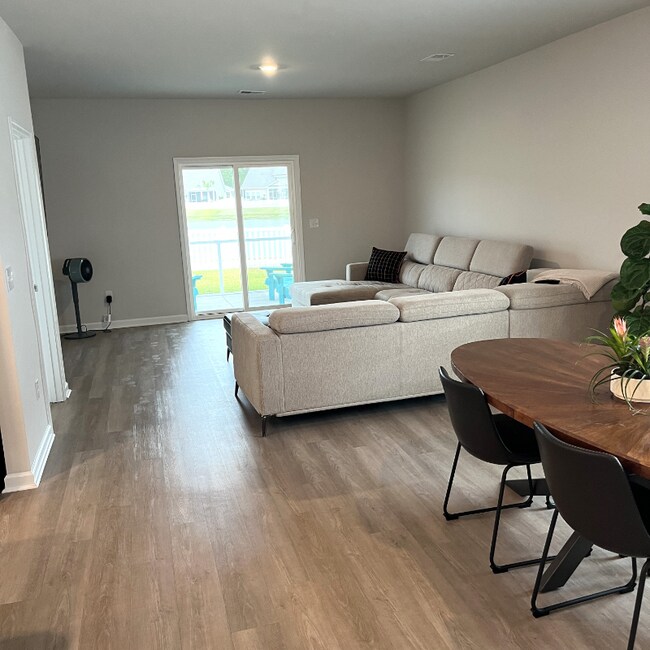 Foto del edificio - 8160 Forest Edge Dr