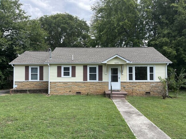 Building Photo - 1620 Idlewood Dr