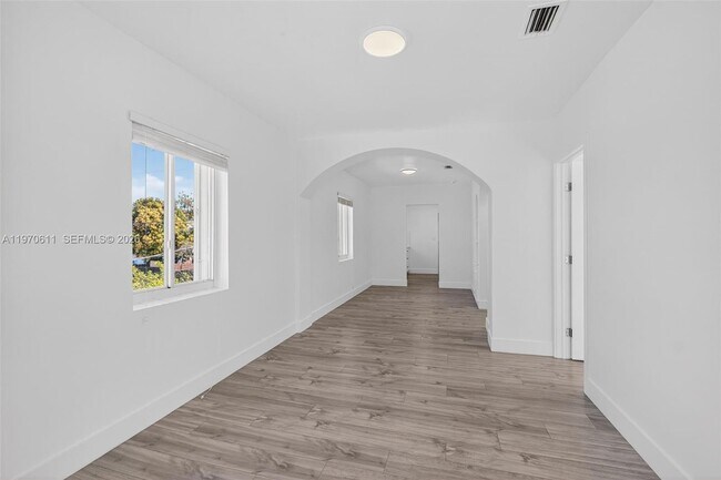 Foto del edificio - 1801 SW 5th St